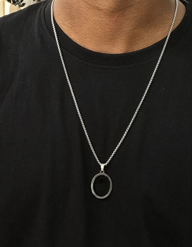 Silver oval pendant neck chain for men – Best Mens Accessories Shop In Malappuram